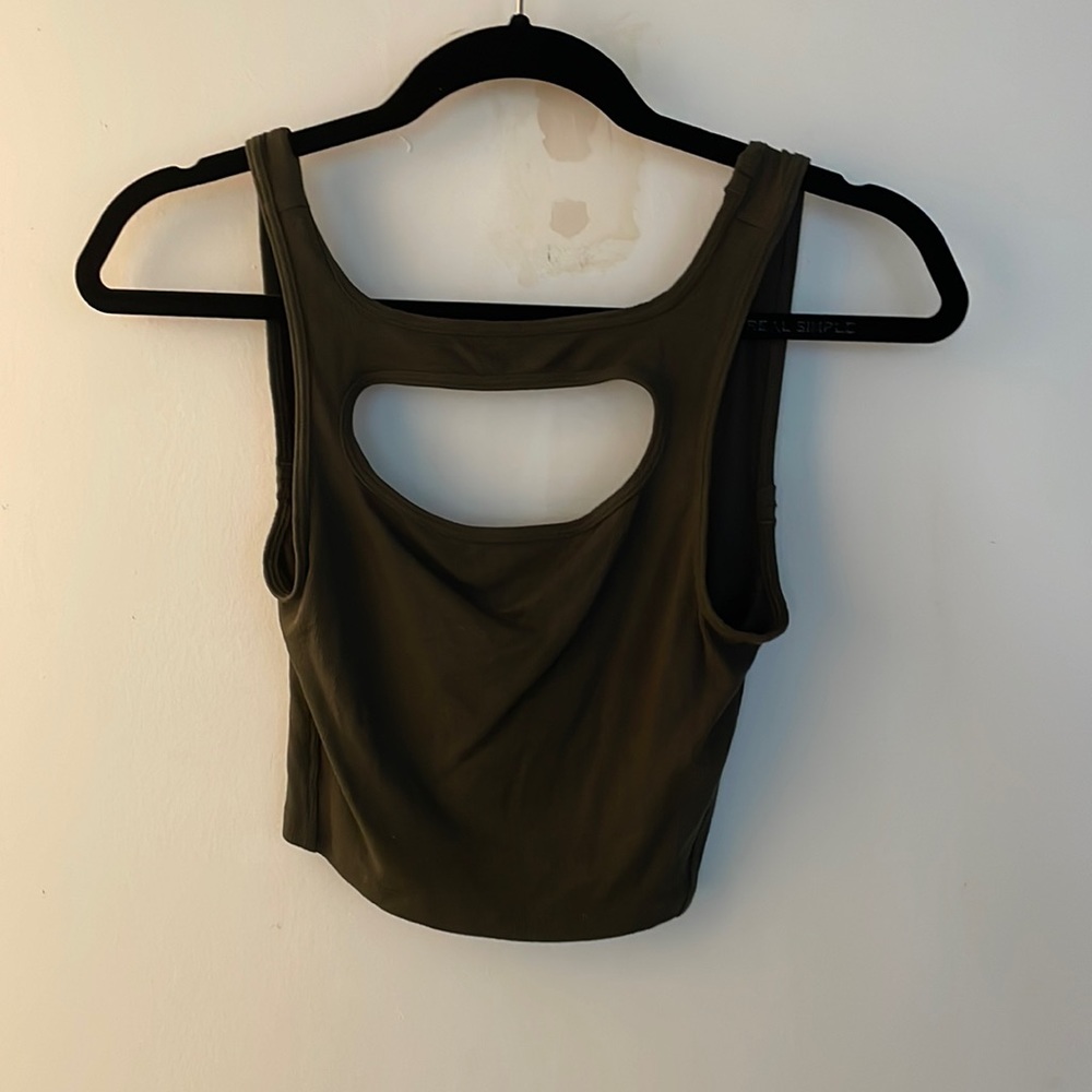 LA Front Cut Out Crop Tank Size 6